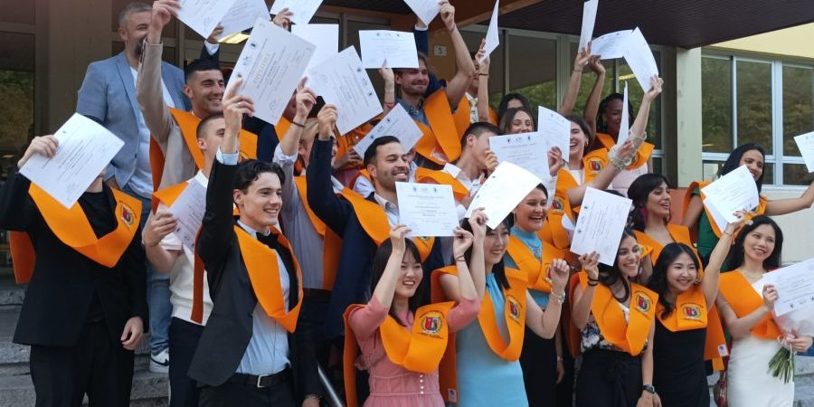 1686913100254 Graduados MEGIN 22-23