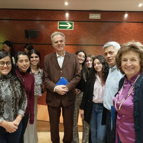 Daniele Archibugi, M. Paloma Sánchez y estudiantes MEGIN